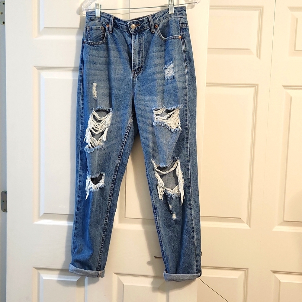 Cute ripped jeans 👖